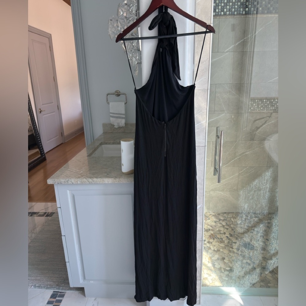 Alice + Olivia Amaya twisted jersey halterneck high slit maxi dress - Picture 5 of 11